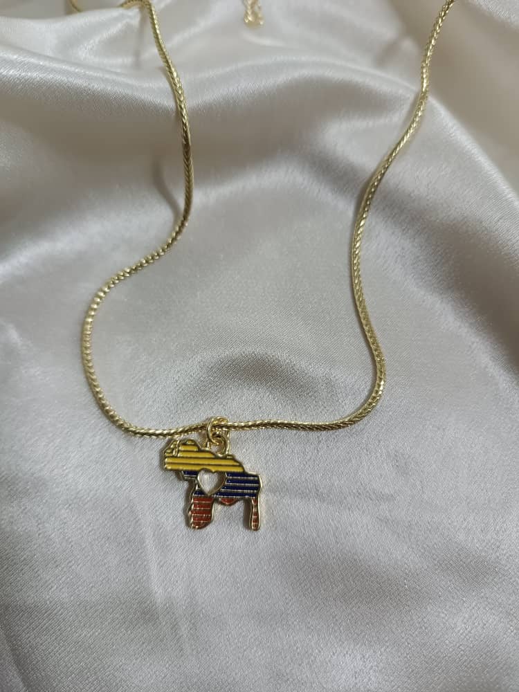 Cadenas con dije sencillo